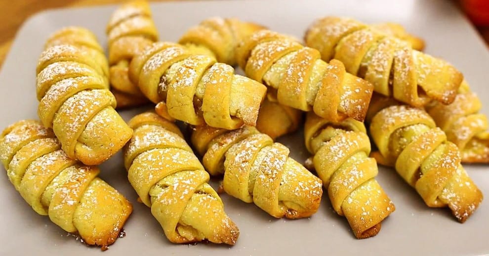 Вкусные домашние рогалики из простых продуктов: быстрый рецепт к чаю