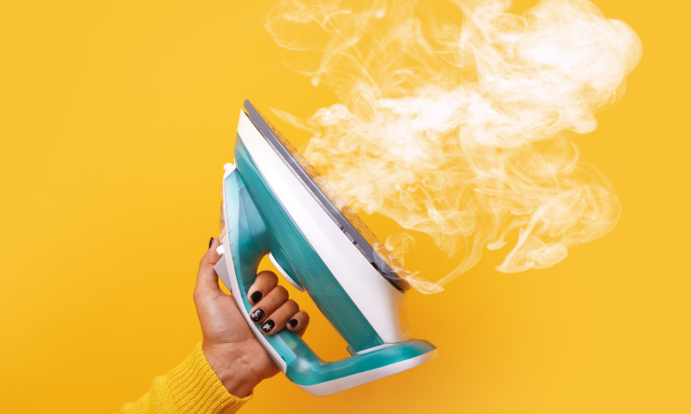 Чистка утюга от накипи: секрет копеечного средства, который удивит каждую хозяйку