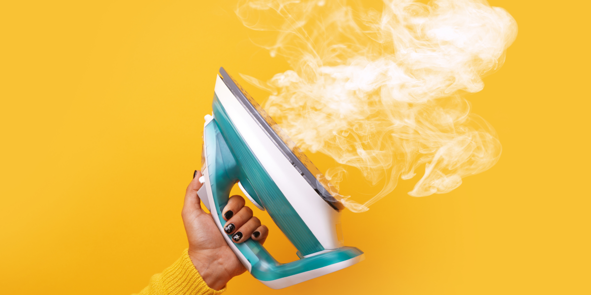 Чистка утюга от накипи: секрет копеечного средства, который удивит каждую хозяйку