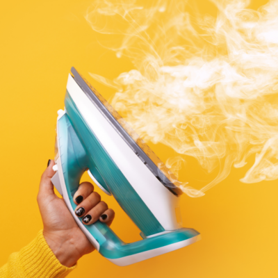 Чистка утюга от накипи: секрет копеечного средства, который удивит каждую хозяйку