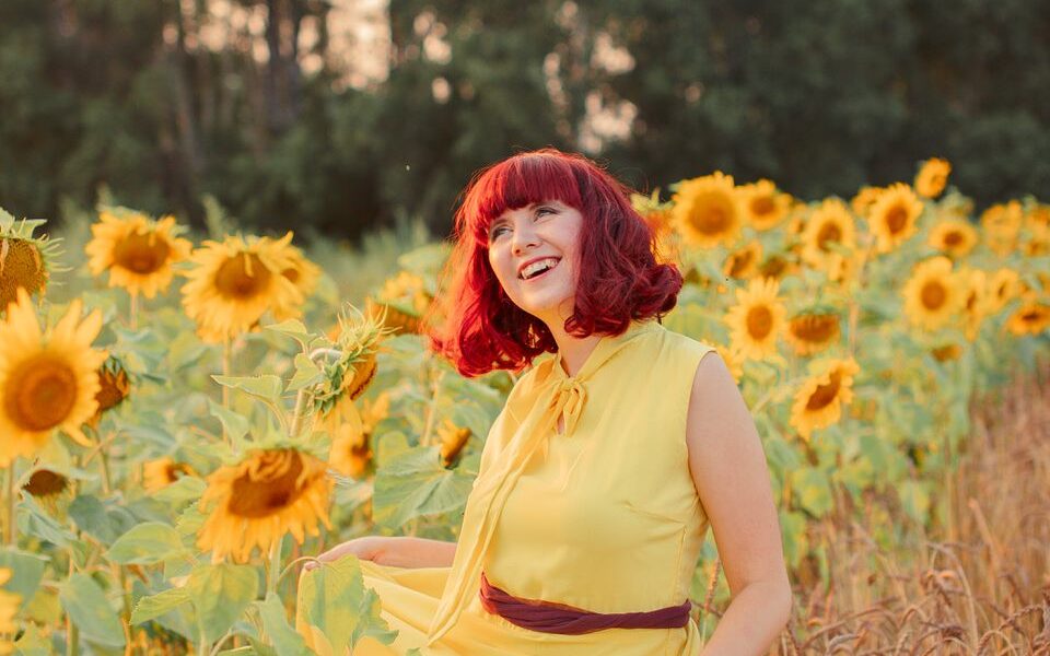 Цвета волос, которые старят женщин после 45: избегаем ошибок