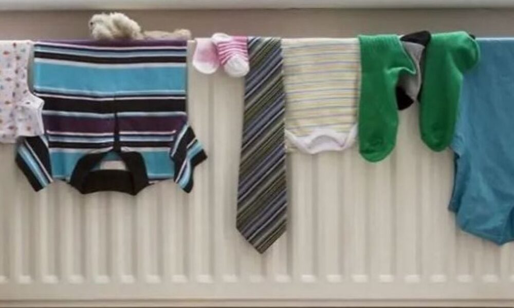 Чего нельзя сушить на батарее: секреты ухода за вещами и домом