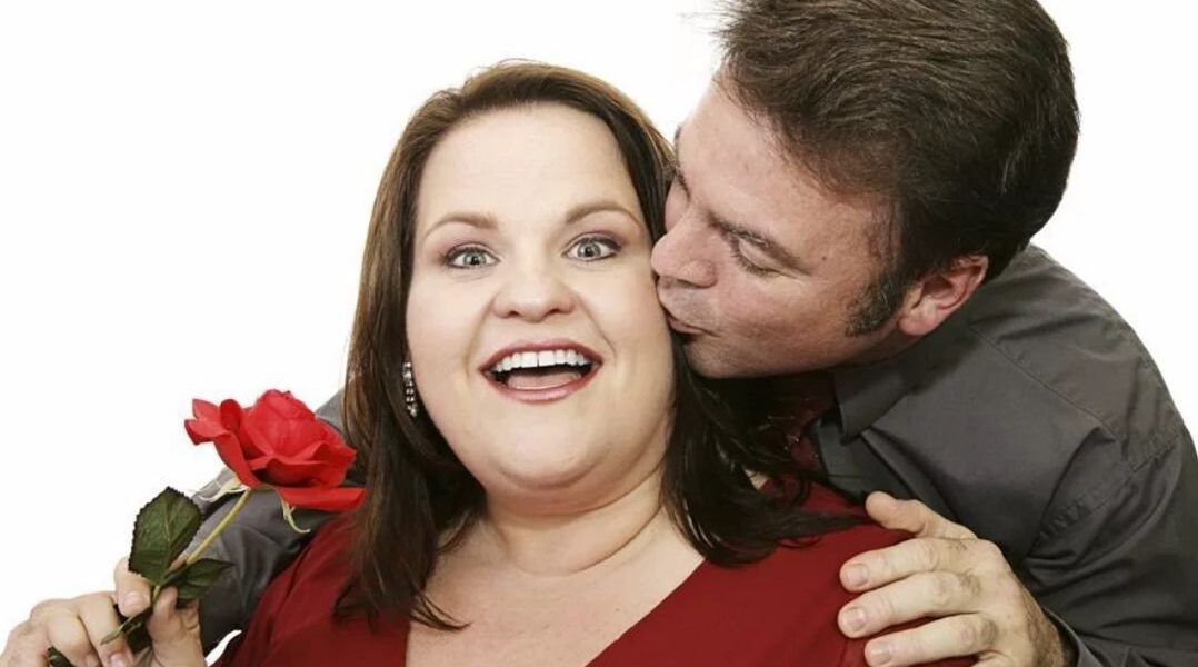 Почему мужчины предпочитают женщин с пышными формами: взгляд психолога