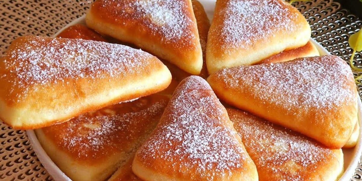 Простые сладкие булочки из яиц, муки и молока: быстрый рецепт для всей семьи