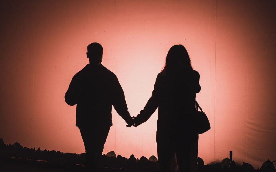 Как распознать измену: психологические признаки неверности в отношениях