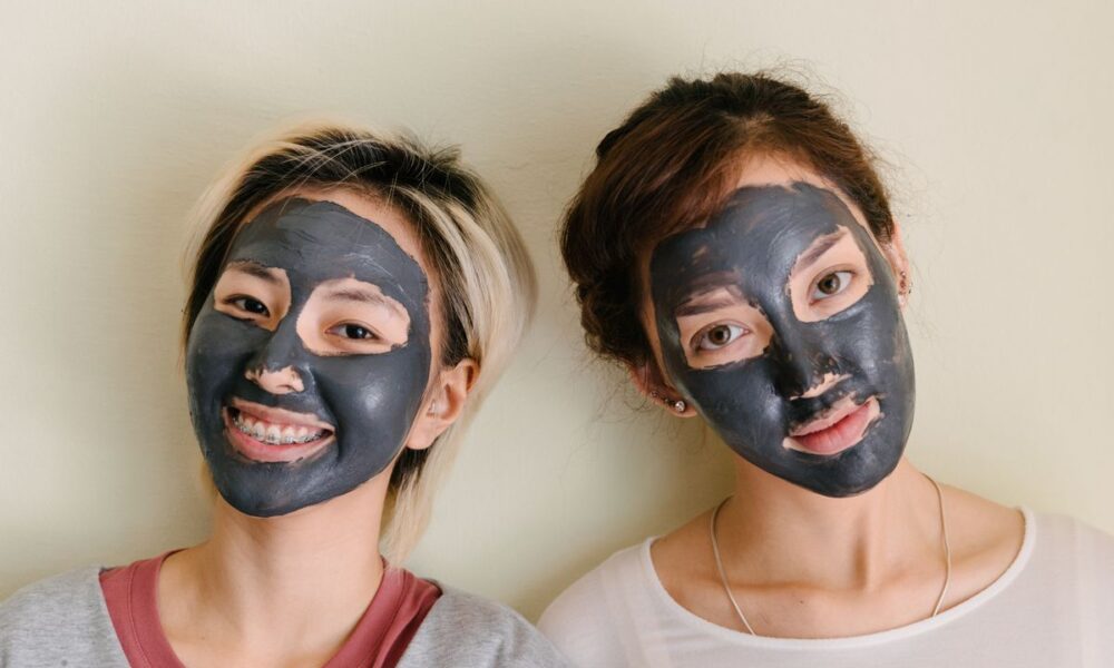 Секреты красоты звезд: как использовать активированный уголь для идеальной кожи