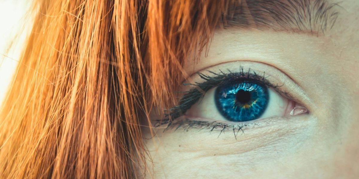 Как подобрать цвет волос к голубым глазам: лучшие оттенки для вашего образа