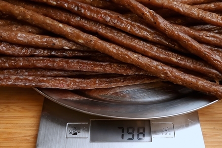 Ароматные колбаски из чеснока: рецепт для дома