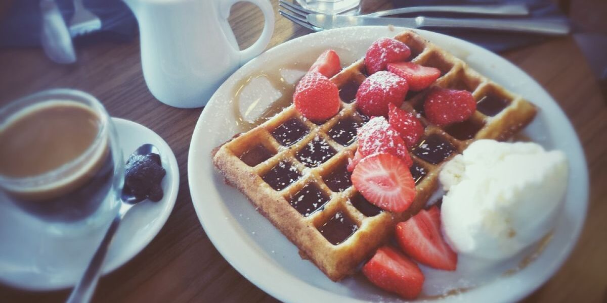 Идеальные бельгийские вафли на молоке: секреты от шеф-повара для уютного завтрака