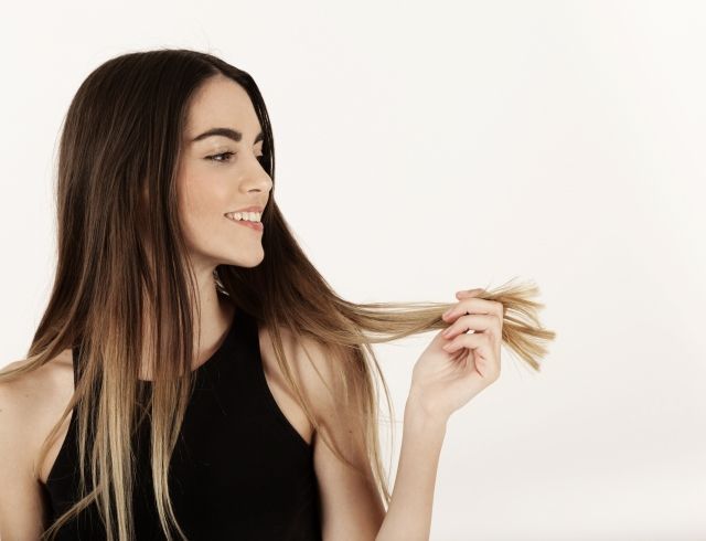 Почему секутся волосы: секреты звезд для идеальной длины