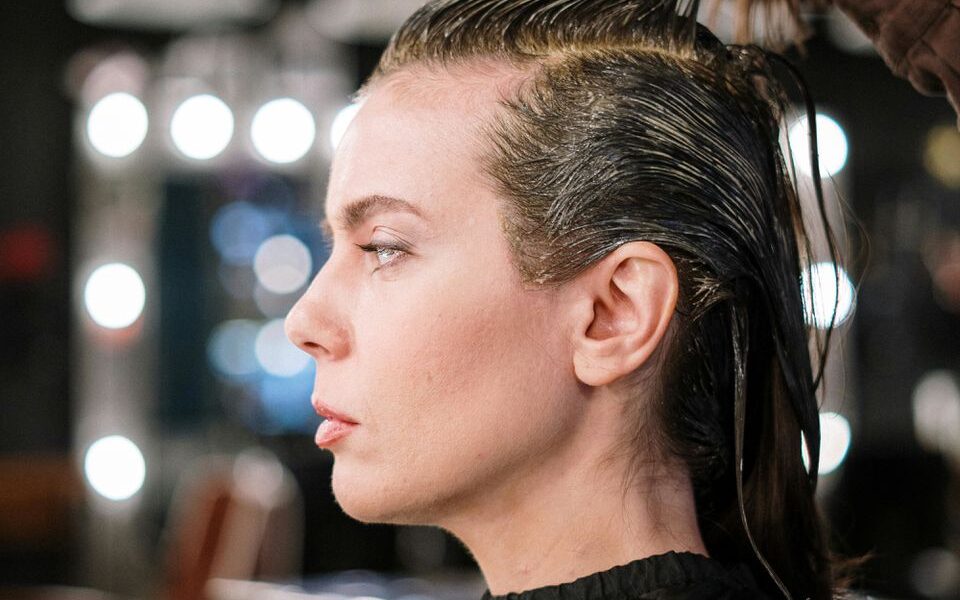 Секреты окрашивания волос: когда и в какой цвет лучше не красить, чтобы избежать неудач