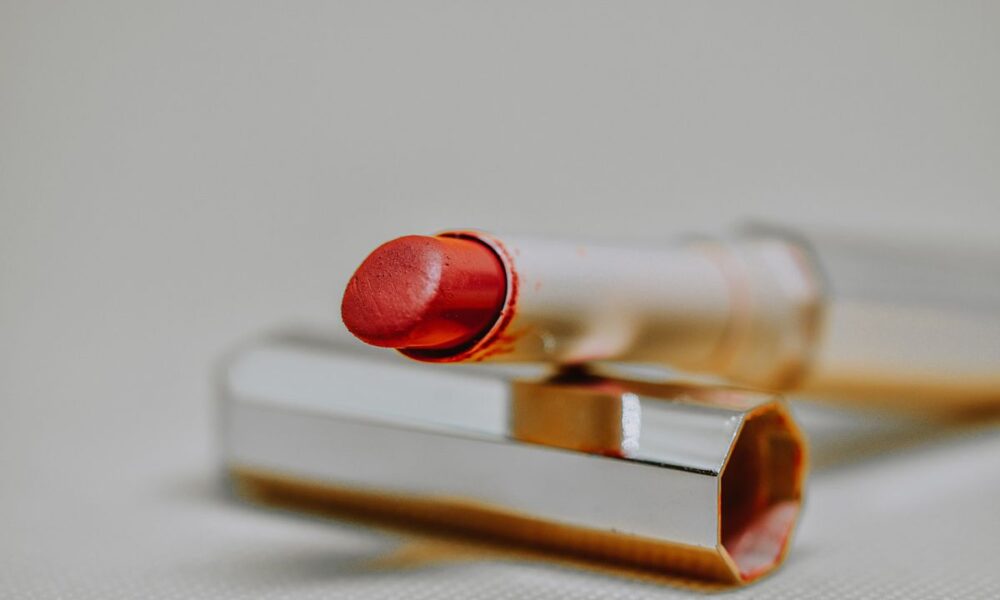 5 ошибок в макияже губ, которые портят образ каждой женщины