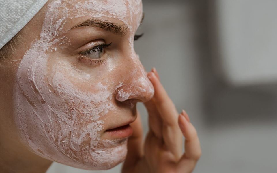 Секреты гладкой кожи: как убрать расширенные поры дома, как у звезд