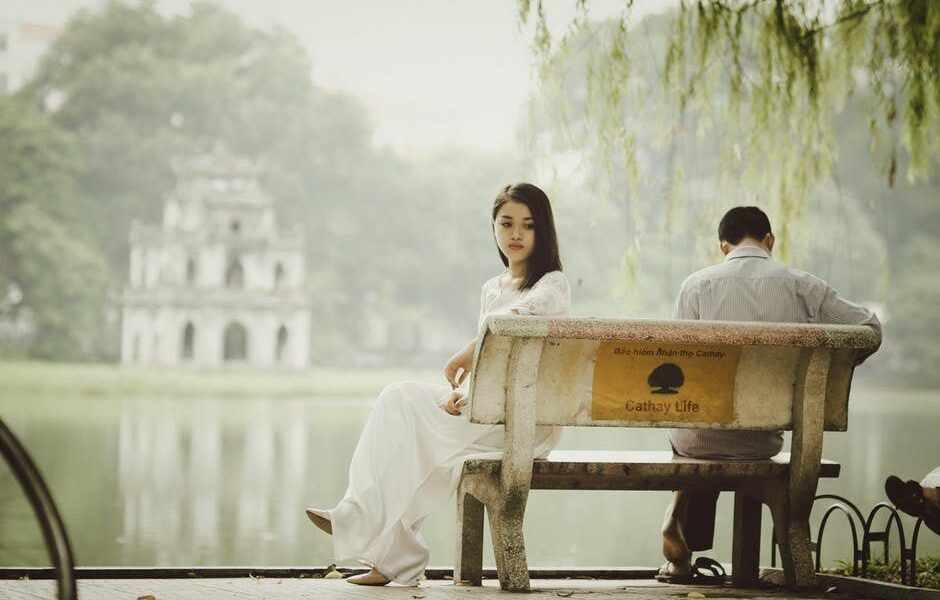 Как определить, что ваша энергетика отталкивает людей: признаки и советы