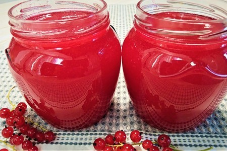 Легкий и освежающий десерт: желе из красной смородины для идеального лета