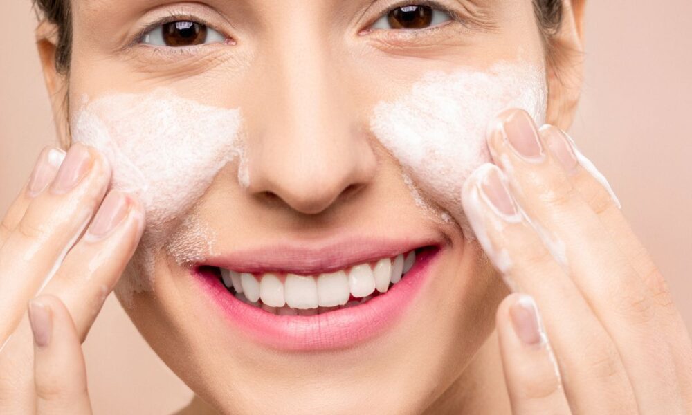Секреты идеальной кожи: ежедневный уход как у звезд
