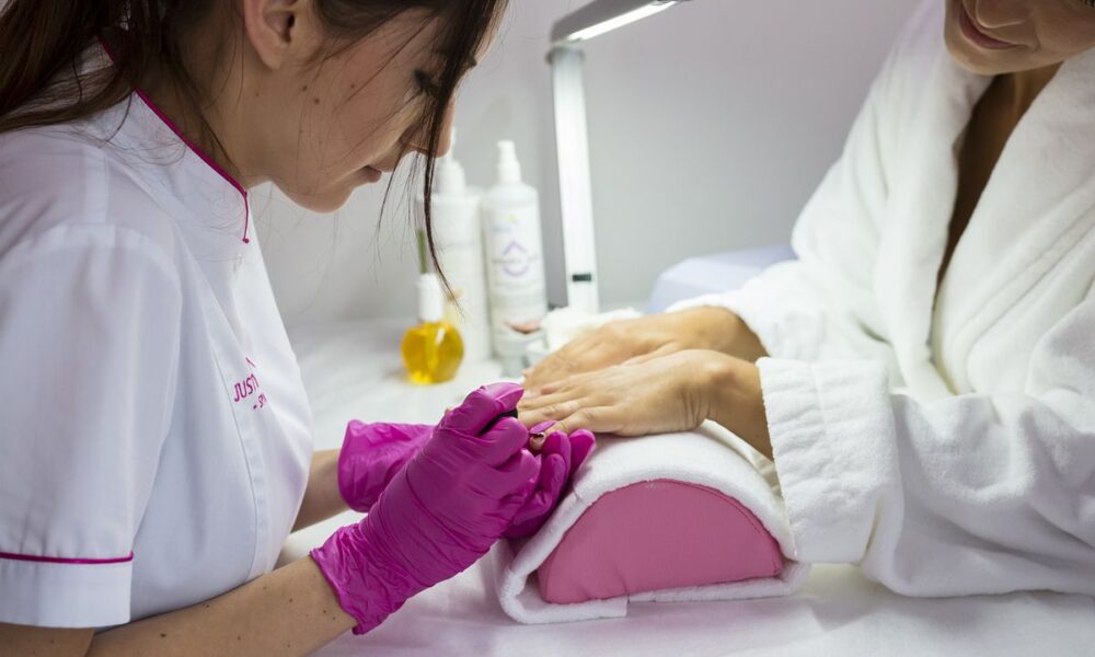 Идеальный график маникюра и педикюра: секреты красоты и здоровья ногтей