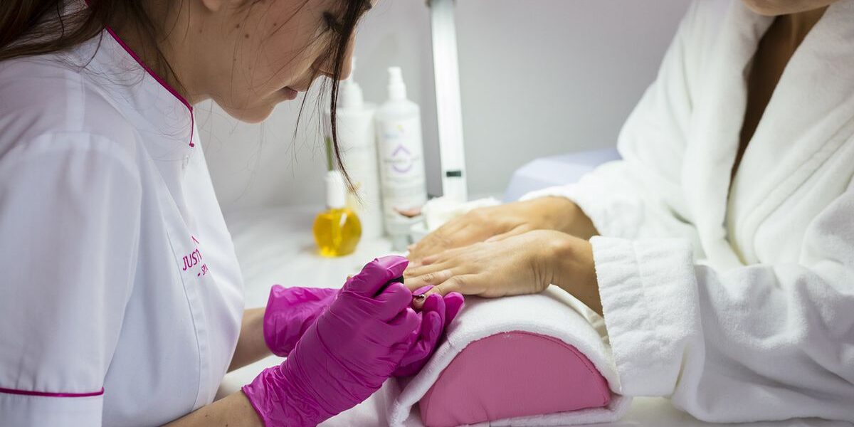 Идеальный график маникюра и педикюра: секреты красоты и здоровья ногтей