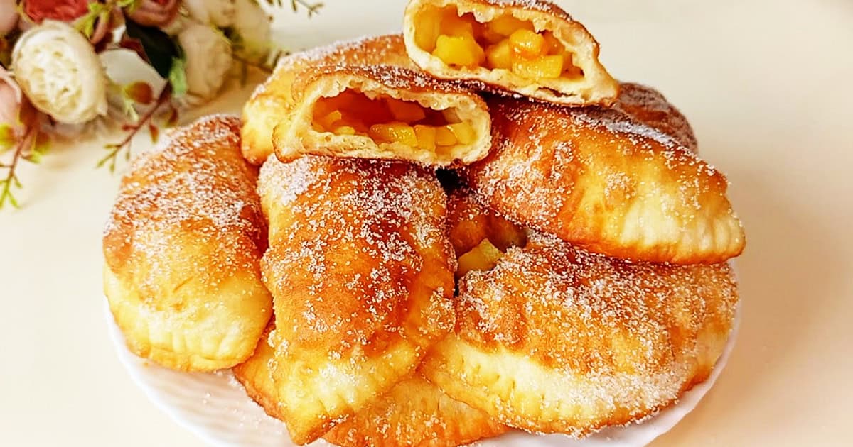 Кефирный пирог с яблоками: забытый рецепт 60-х от бабушки