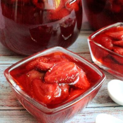 Клубника на зиму без варки: самый простой рецепт для ленивых хозяек