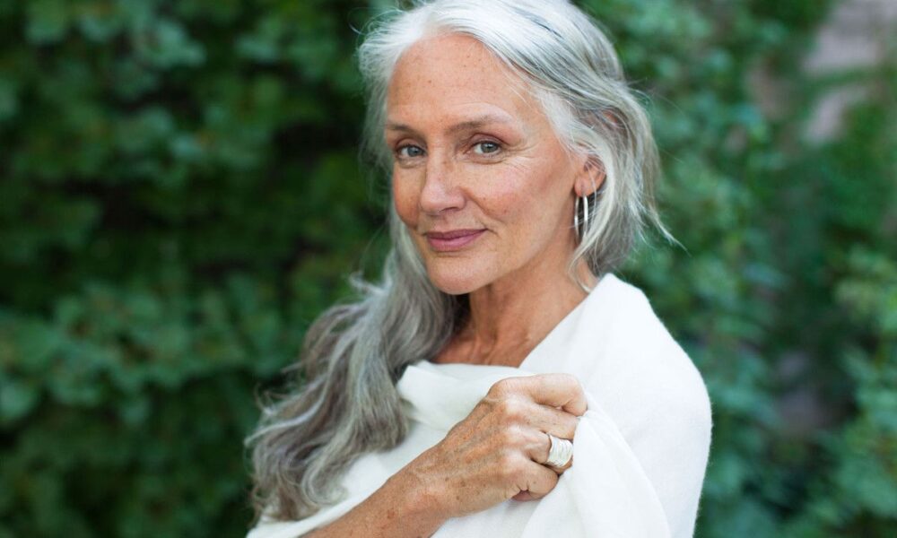 Макияж для женщин за 40: секреты молодости от супермодели