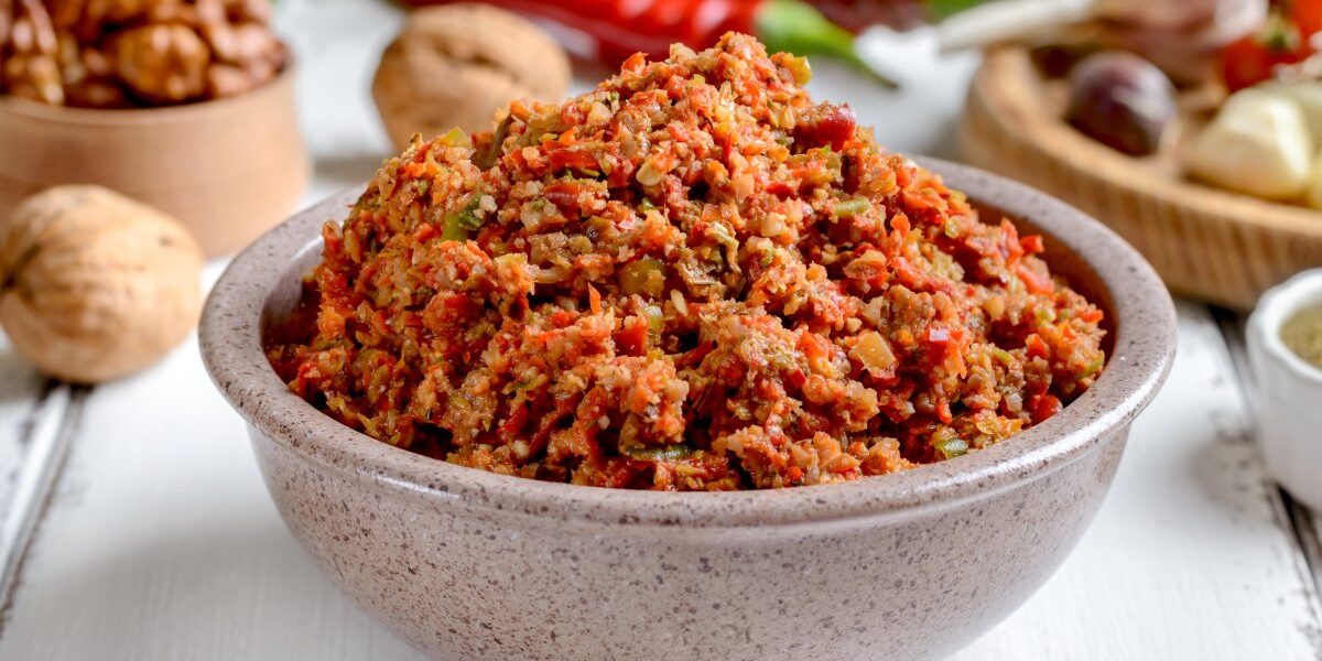 Аджика с томатами и грецкими орехами: новый взгляд на любимый рецепт