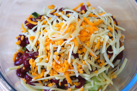 Легкий салат с курицей и фасолью: быстрый рецепт для всей семьи