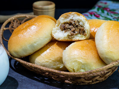 Сочные пирожки с мясом: простой рецепт для всей семьи