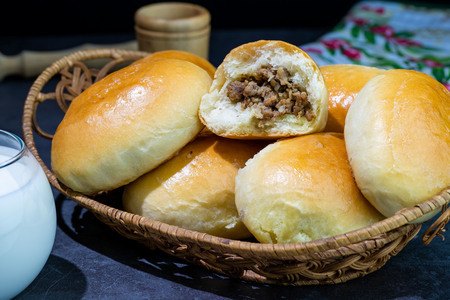 Сочные пирожки с мясом: простой рецепт для всей семьи