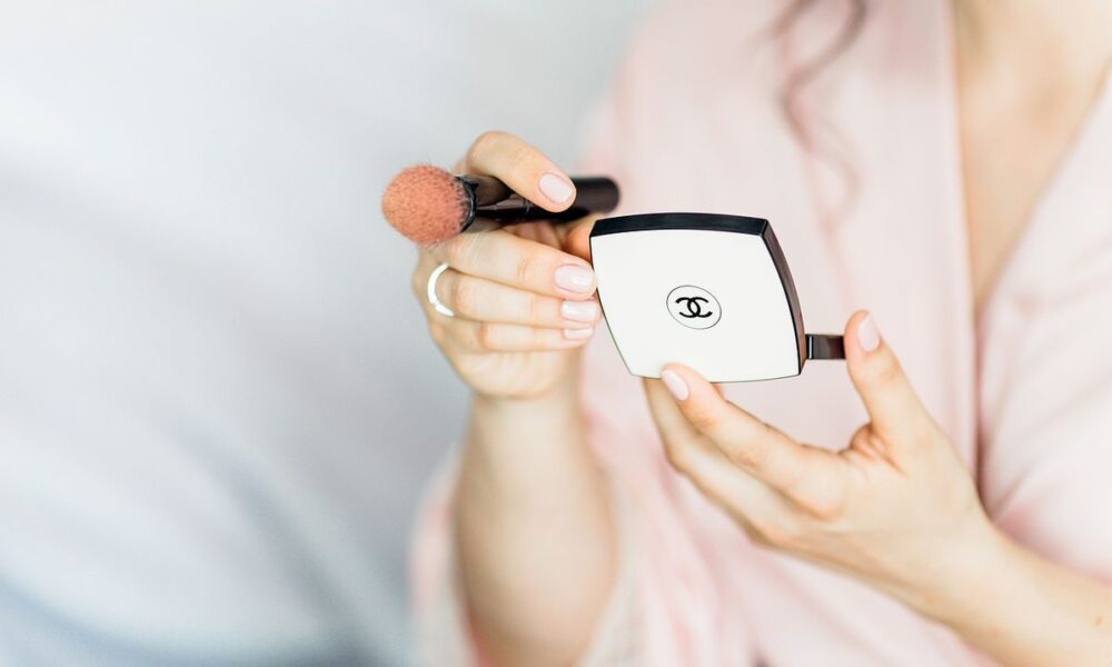 Секреты здоровой кожи: как сделать макияж без вреда для красоты