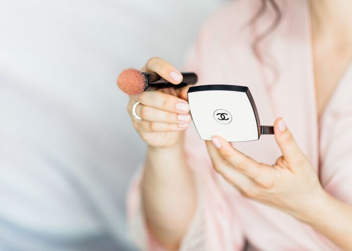 Секреты здоровой кожи: как сделать макияж без вреда для красоты