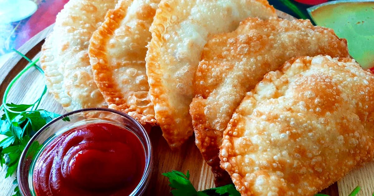 Секрет идеальных чебуреков: тонкое, хрустящее тесто, которое понравится всем