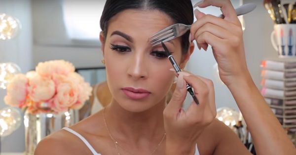 Секрет идеальных бровей: как добиться эффекта звезд с помощью обычной вилки