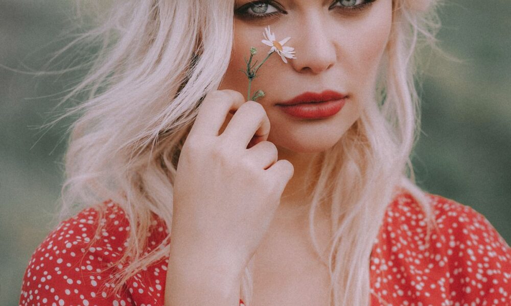 Секреты летнего макияжа для жирной кожи: как сохранить свежесть в жару