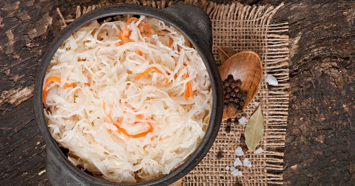 Квашеная капуста: польза, вред и кому стоит отказаться от "народного деликатеса"