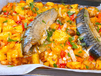 Простой и вкусный рецепт запеченной скумбрии для всей семьи