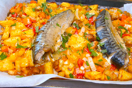 Простой и вкусный рецепт запеченной скумбрии для всей семьи
