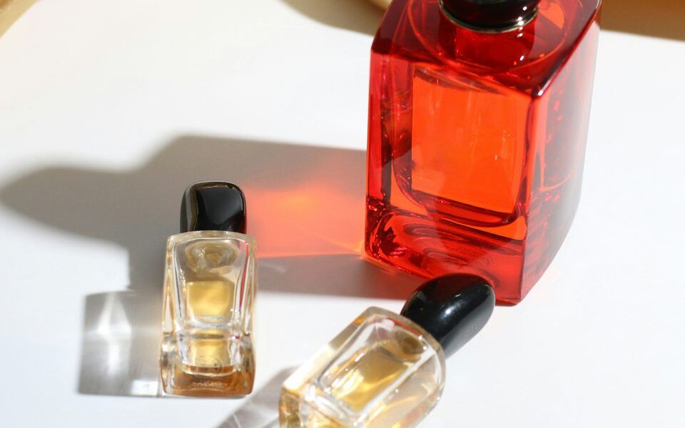 Секреты выбора идеального парфюма: что нужно знать каждой женщине (и почему кофе — плохая идея)