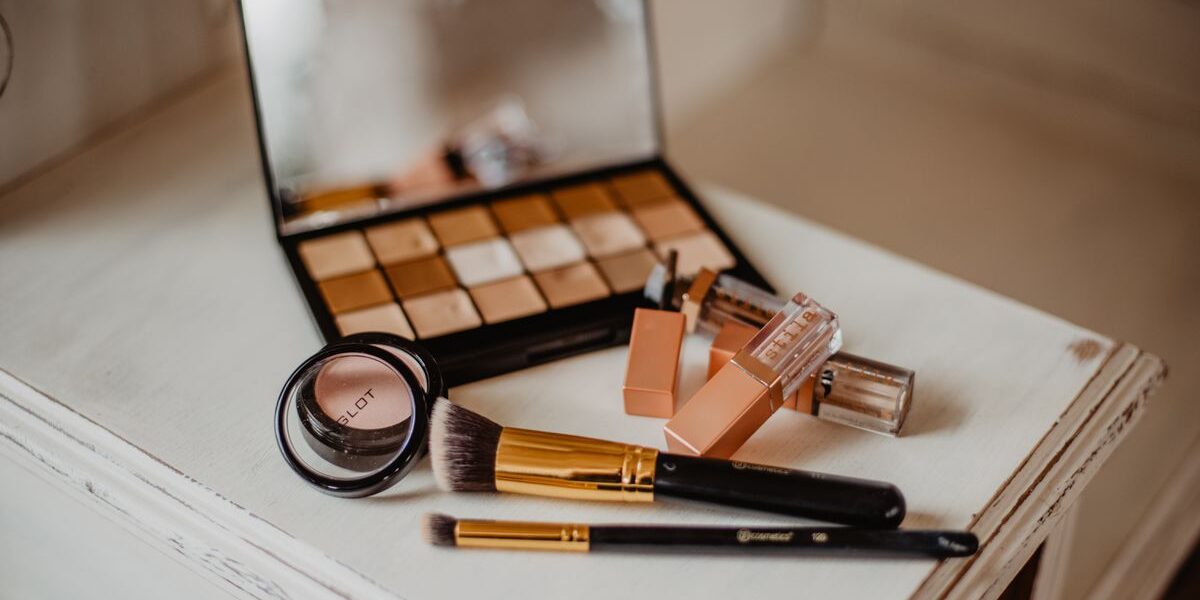 Бьюти-хаки для идеального макияжа: секреты профессионалов, которые легко повторить