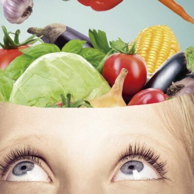 Чай и ягоды: как замедлить болезнь Альцгеймера с помощью продуктов для женского здоровья