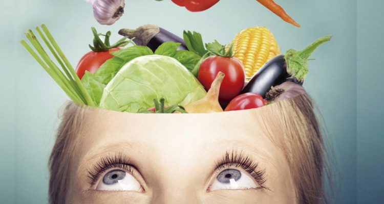 Чай и ягоды: как замедлить болезнь Альцгеймера с помощью продуктов для женского здоровья