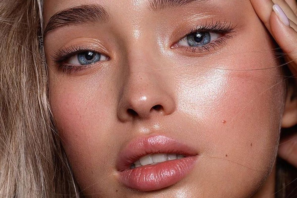 Почему кожа лица жирнится: секреты ухода и советы знаменитостей