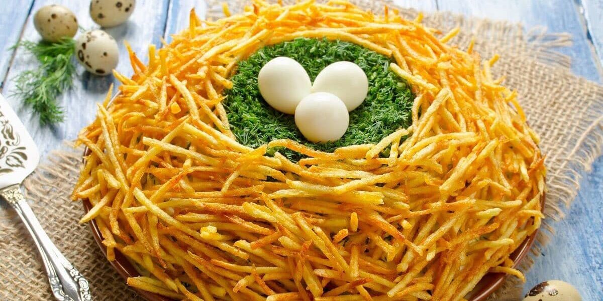 Праздничные салаты: Рецепт салата "Гнездо глухаря" к Пасхе