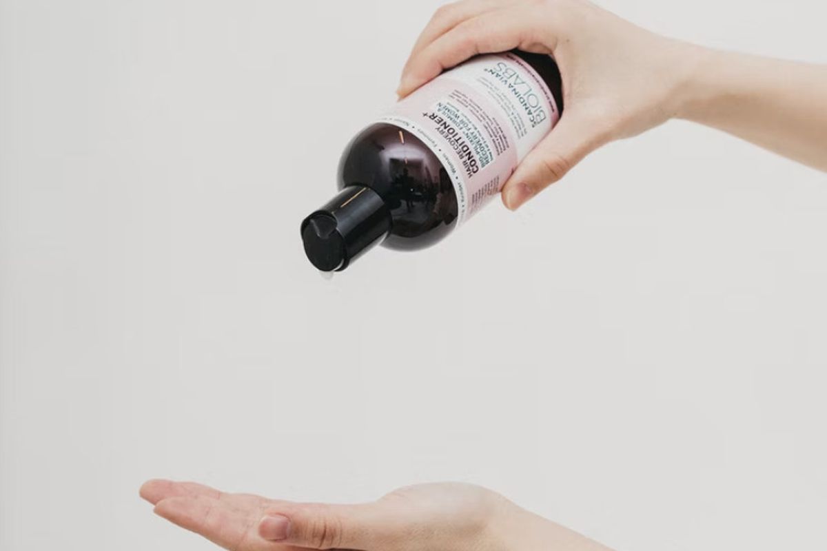 Секрет густых и красивых волос: добавь каплю эфирного масла в шампунь