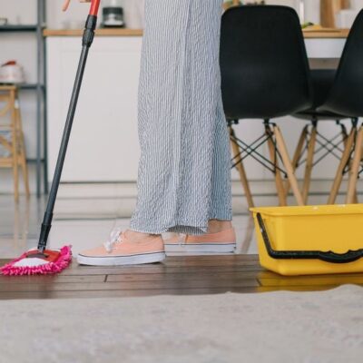 Какую воду нельзя использовать для мытья пола, чтобы не навредить дому