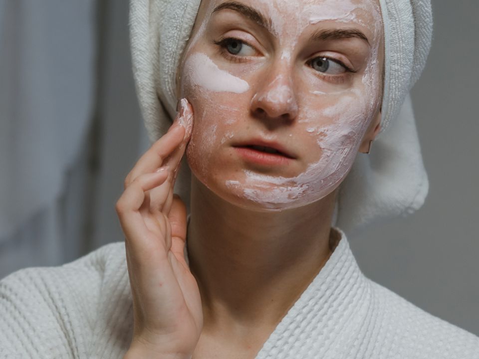 Сколько крема нужно наносить: советы дерматолога для идеальной кожи