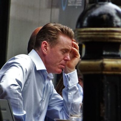 Эмоциональное выгорание: почему помощь другим истощает и как этого избежать