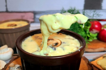 Домашний плавленый сыр с грибами и зеленью: простой рецепт для гурманов