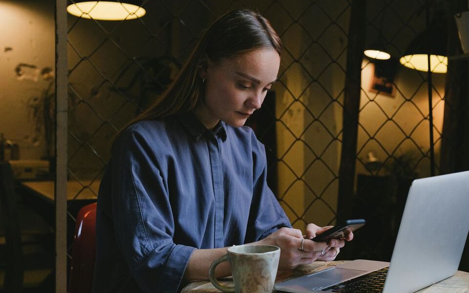 Когда стоит отписаться от бывшего в соцсетях: мнение психолога