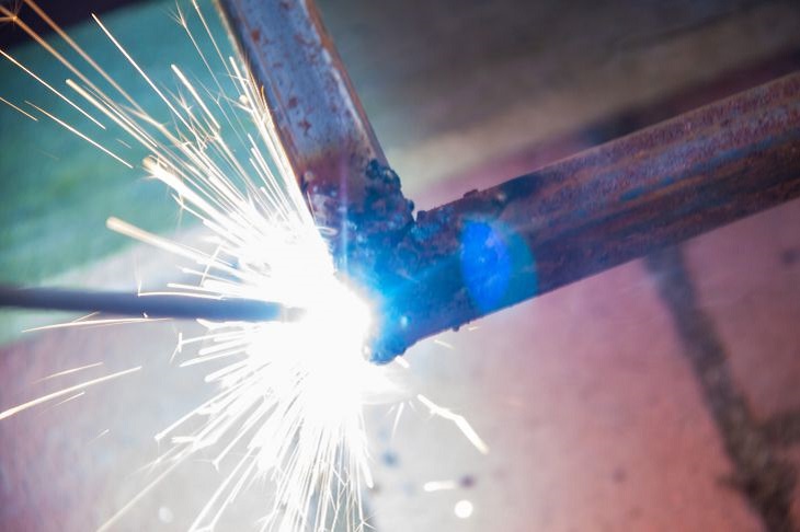 Электрическая безопасность в доме: советы для каждой хозяйки